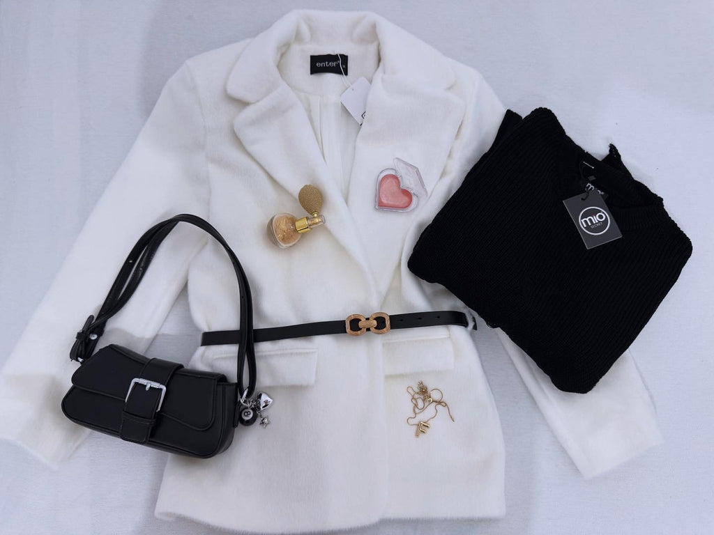 🧥Елегантно дамско палто с колан.