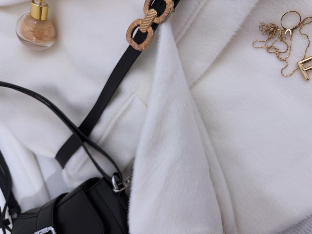 🧥Елегантно дамско палто с колан.