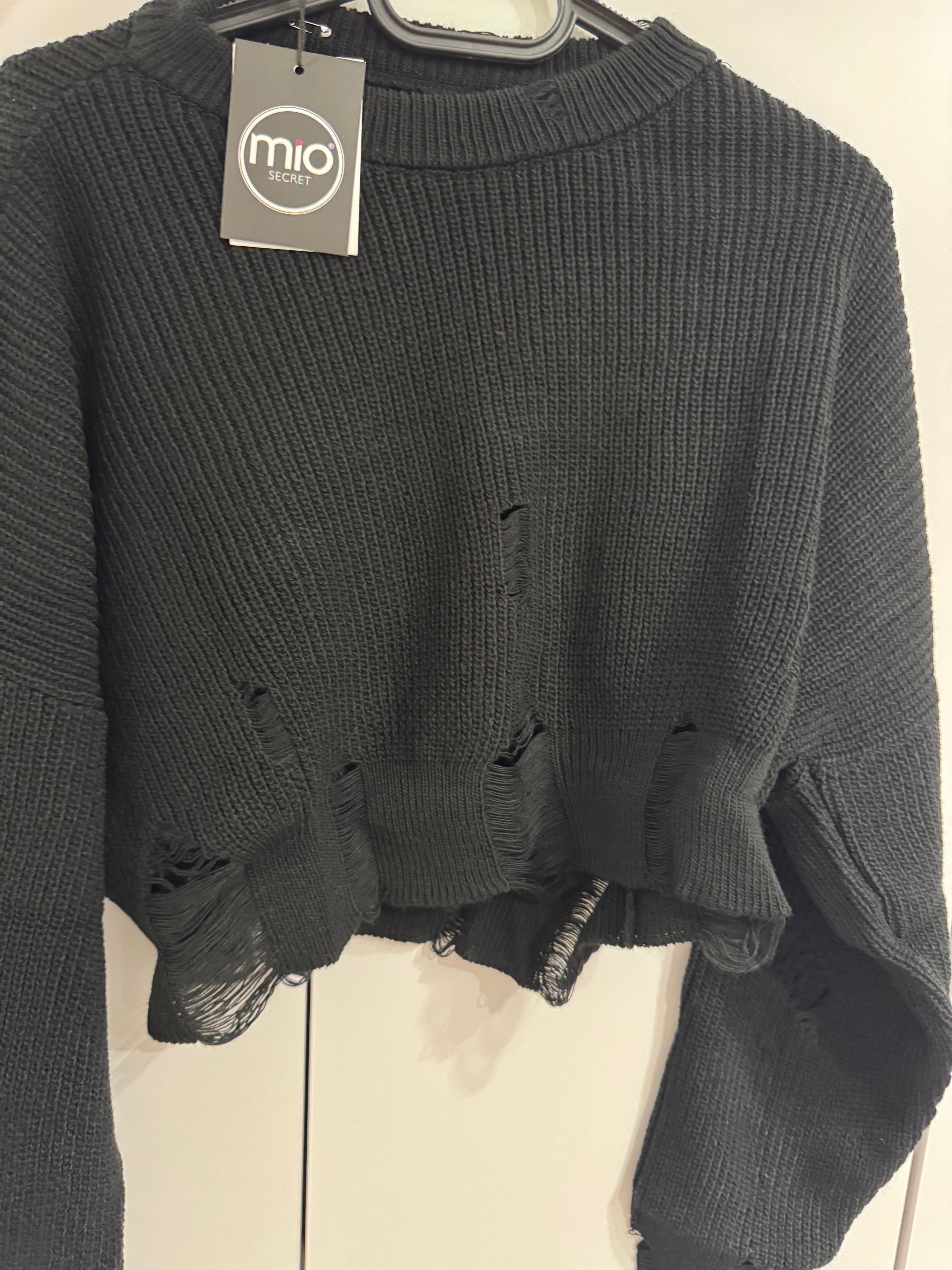 Черна плетена черна блуза